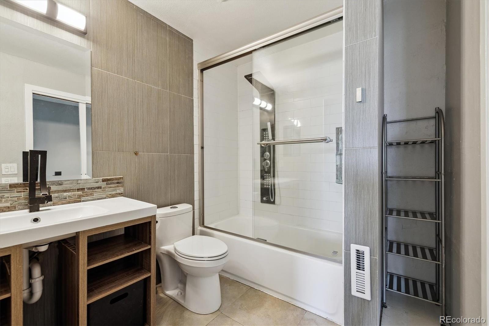 MLS Image #11 for 1811 s quebec way 60,denver, Colorado