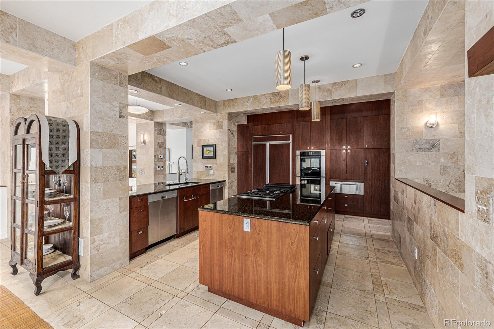 MLS Image #10 for 776  ivanhoe street,denver, Colorado