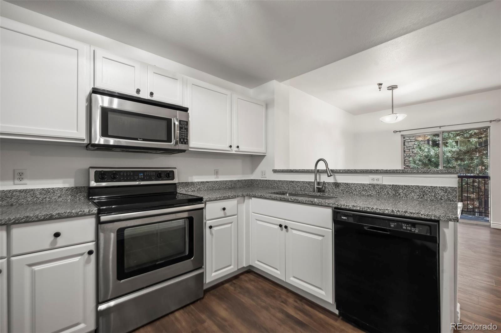 MLS Image #10 for 2575 s syracuse way,denver, Colorado