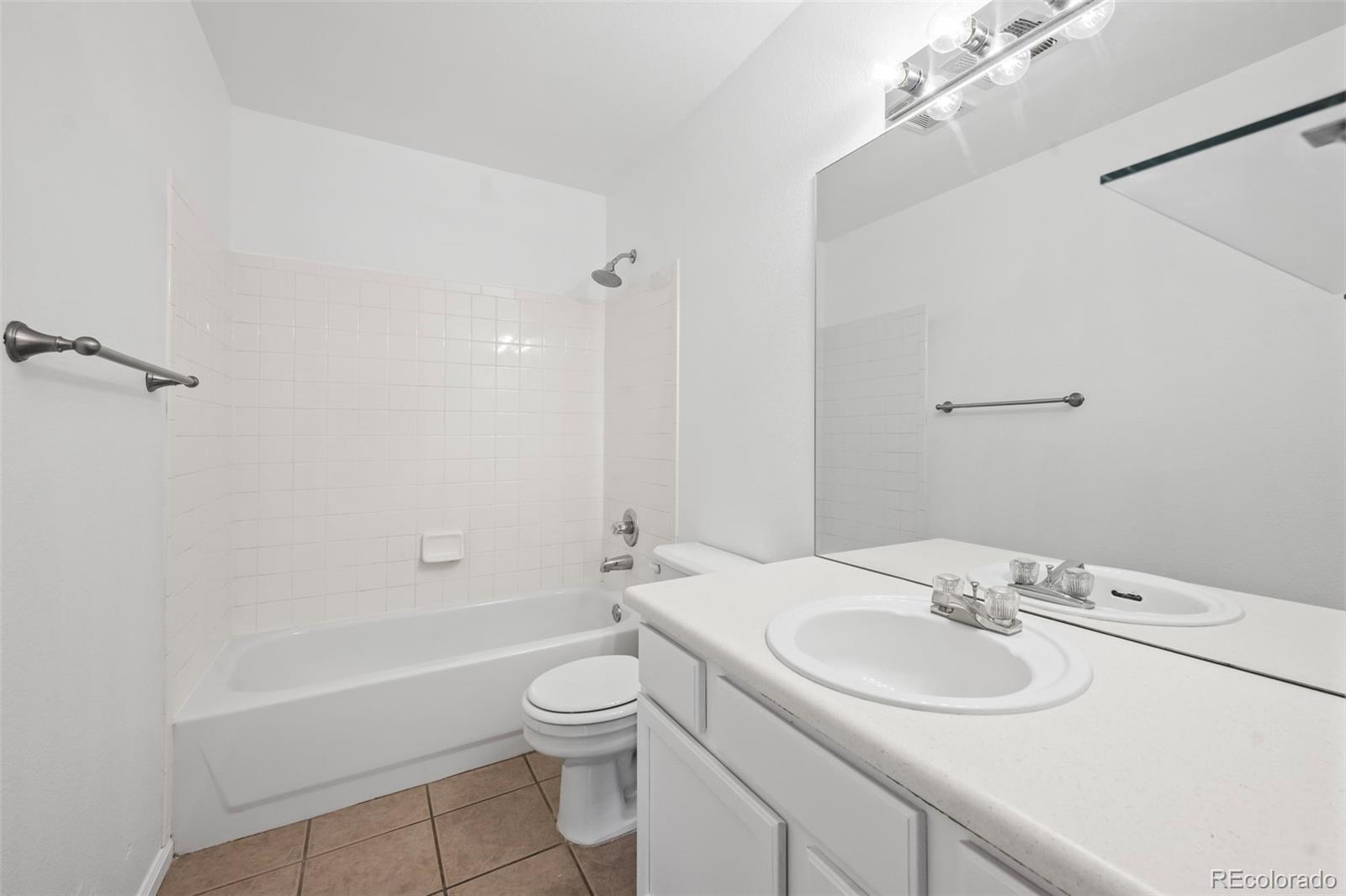 MLS Image #14 for 2575 s syracuse way,denver, Colorado