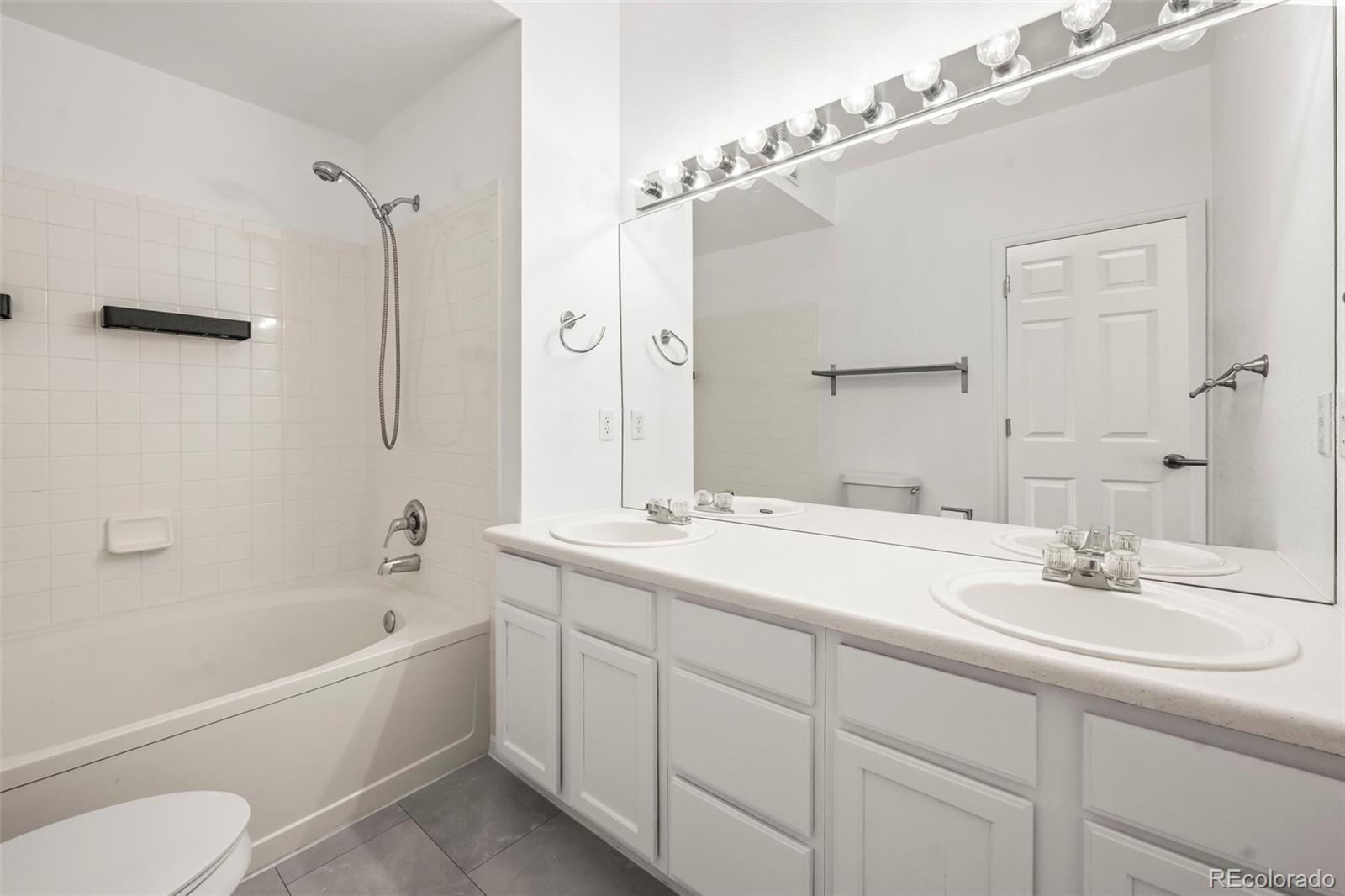 MLS Image #16 for 2575 s syracuse way,denver, Colorado