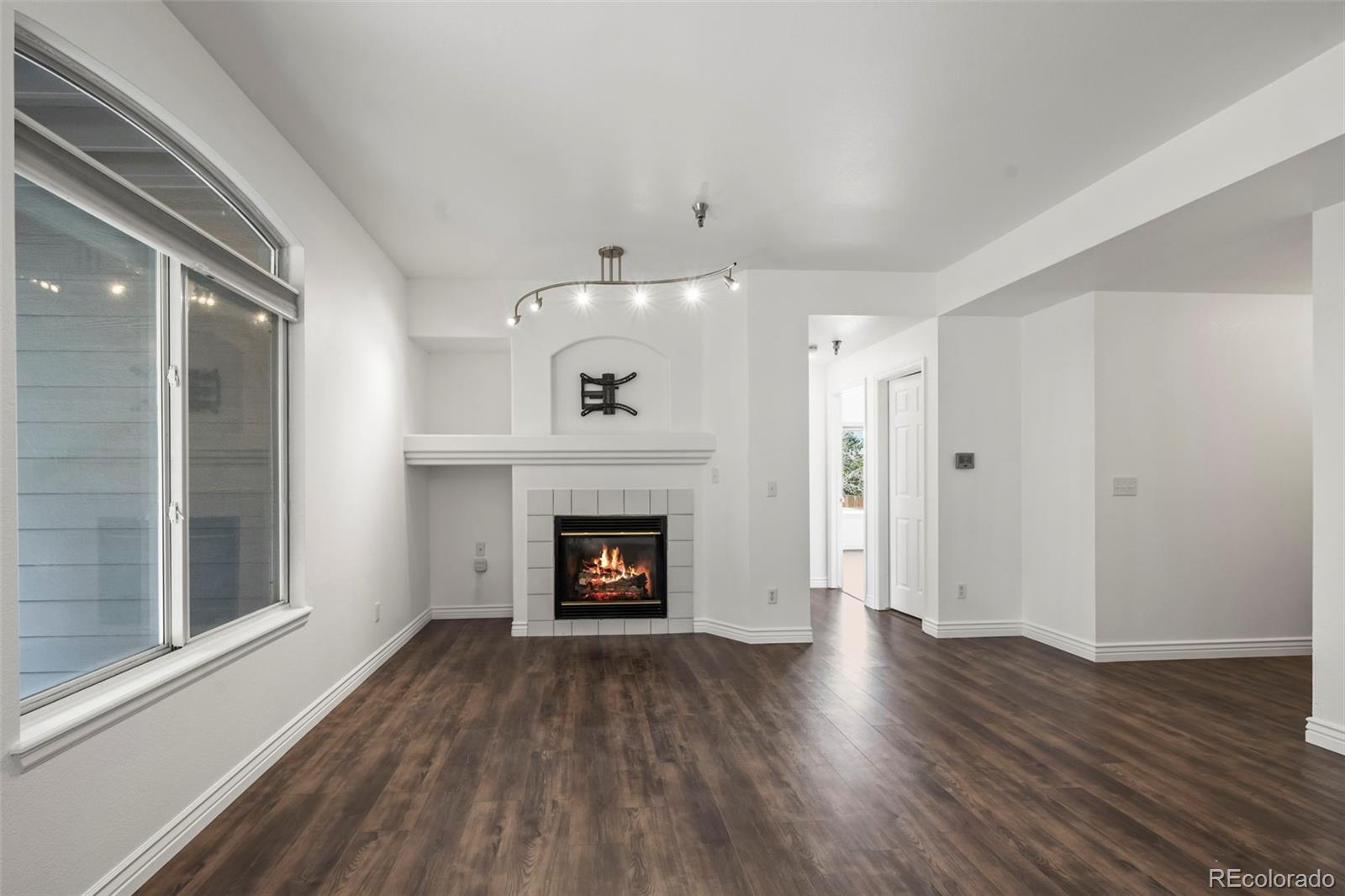 MLS Image #5 for 2575 s syracuse way,denver, Colorado