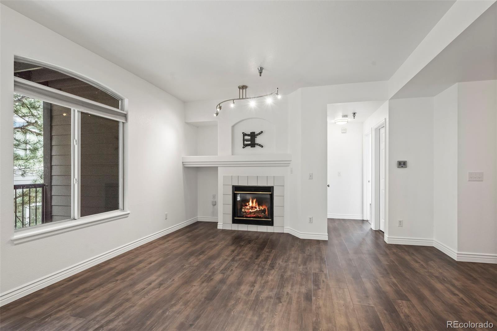 MLS Image #6 for 2575 s syracuse way,denver, Colorado