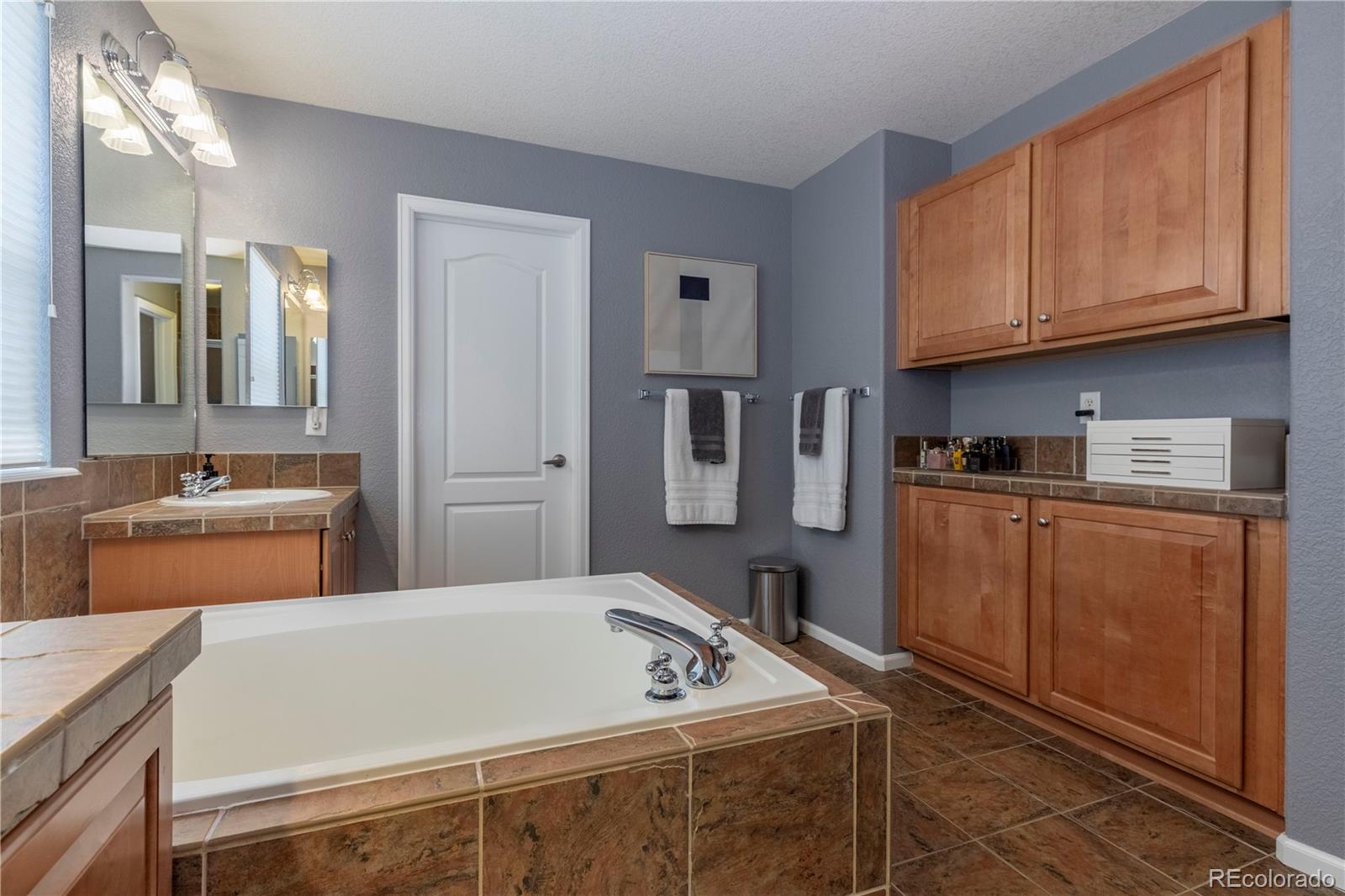 MLS Image #18 for 10806  cedar brook lane,highlands ranch, Colorado