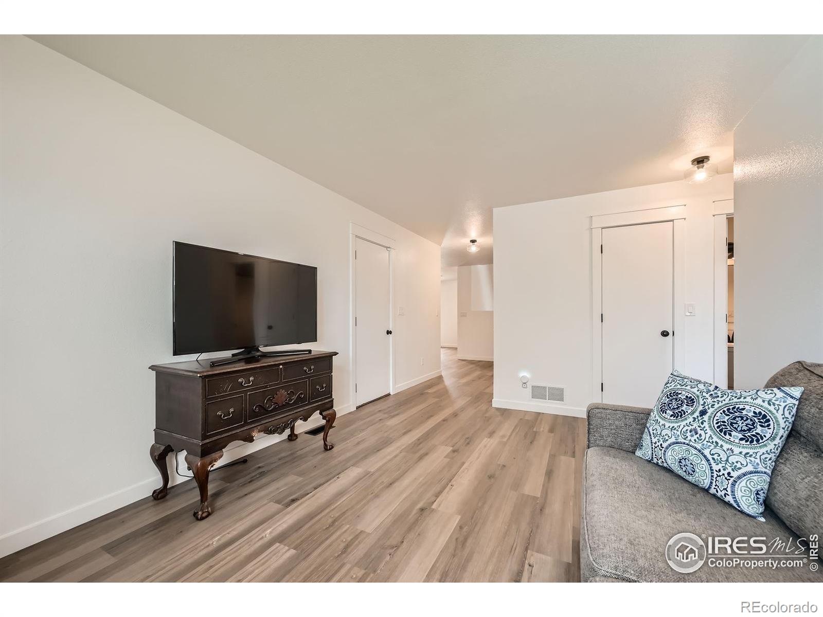 MLS Image #6 for 936  torrey pine place,loveland, Colorado