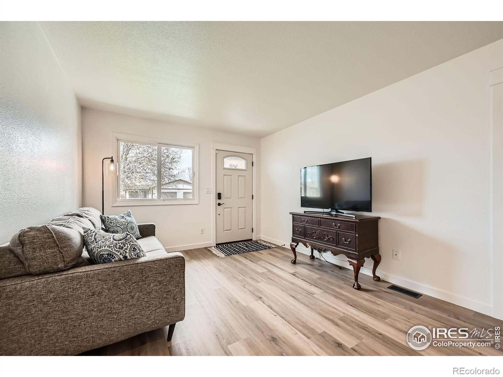 MLS Image #7 for 936  torrey pine place,loveland, Colorado