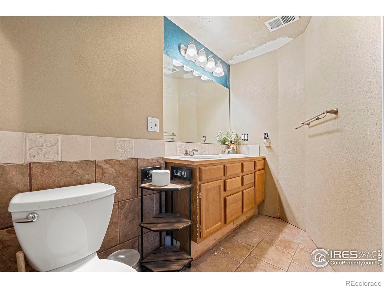 MLS Image #11 for 2917  park view drive,evans, Colorado