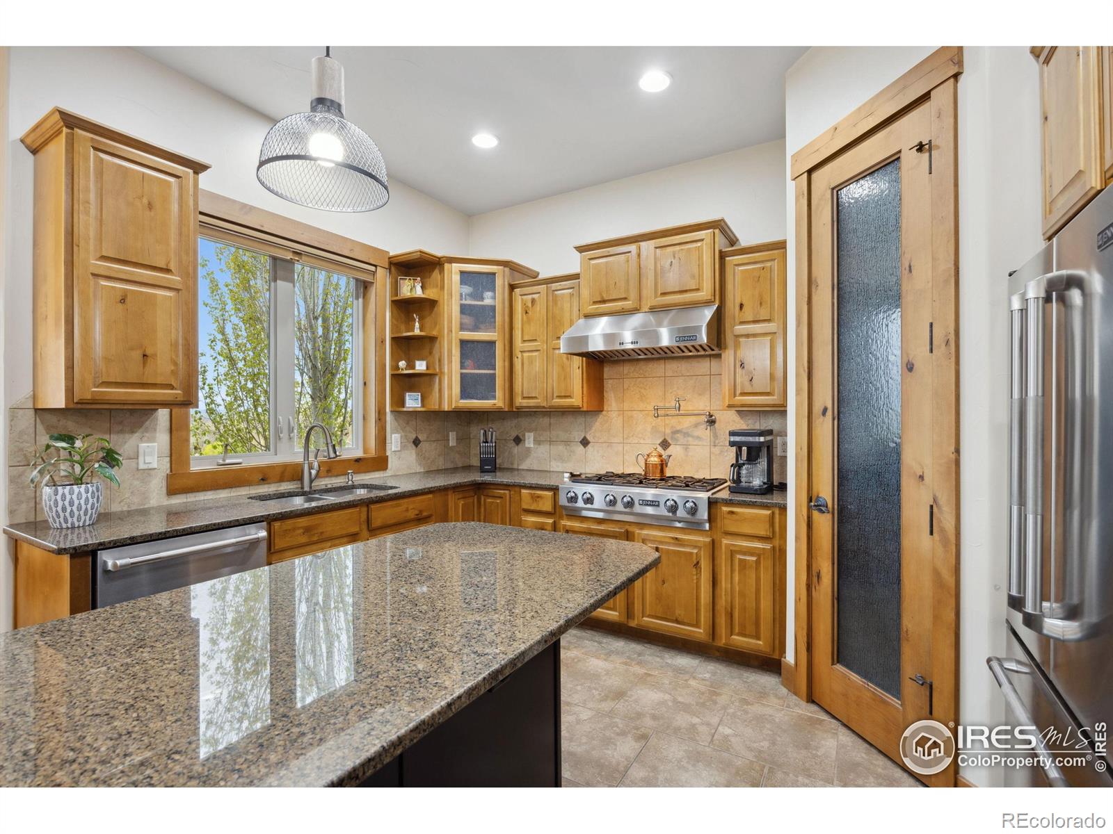 MLS Image #14 for 915  wheatridge court,loveland, Colorado
