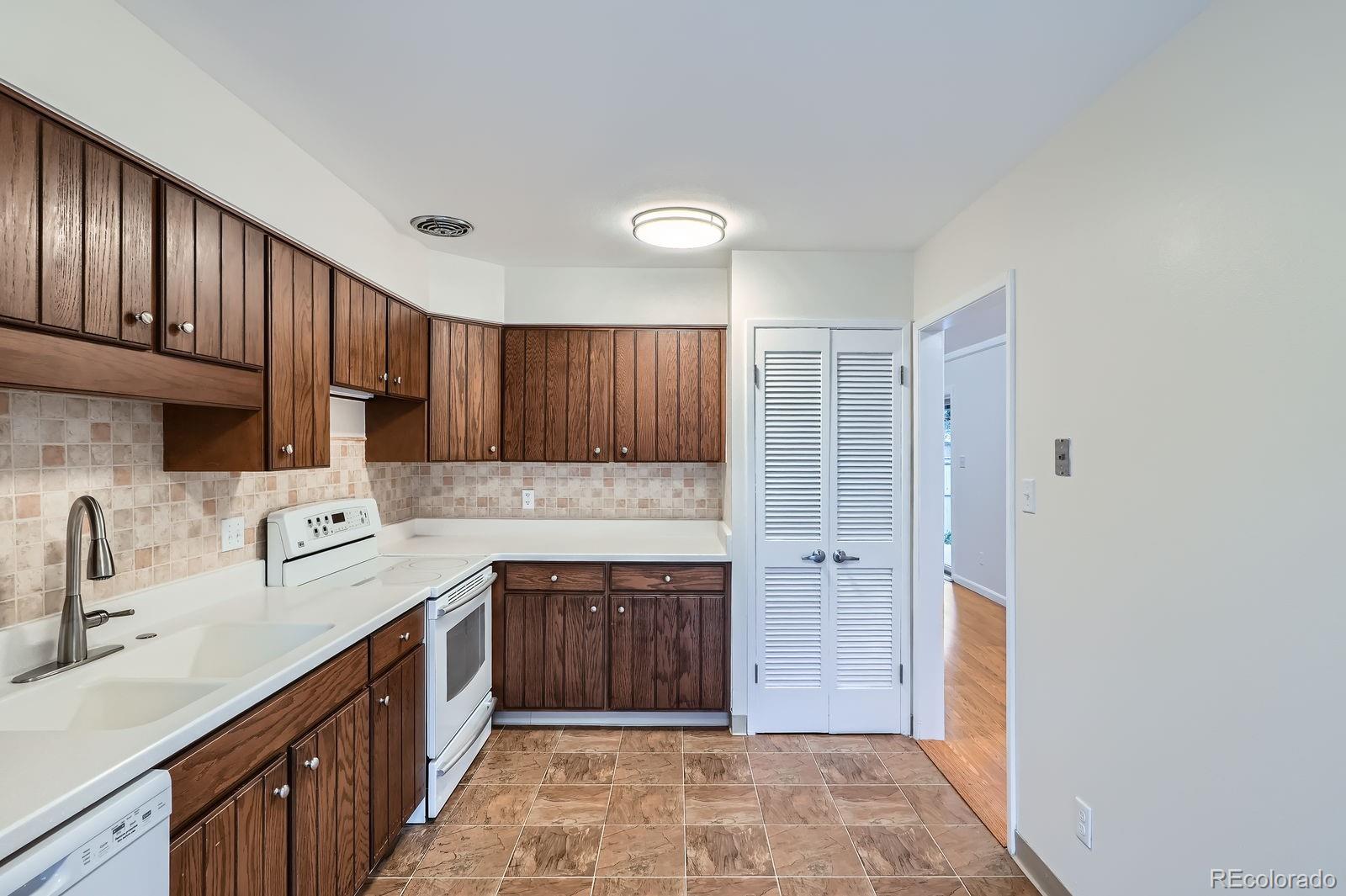 MLS Image #11 for 178 s vance court,lakewood, Colorado