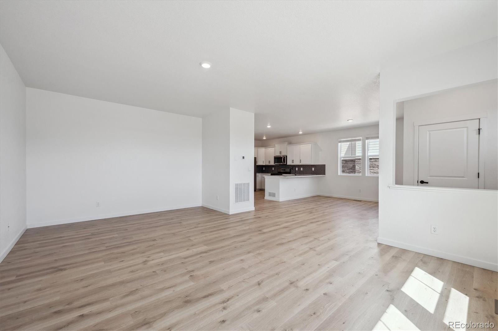 MLS Image #9 for 691 n tempe street,aurora, Colorado