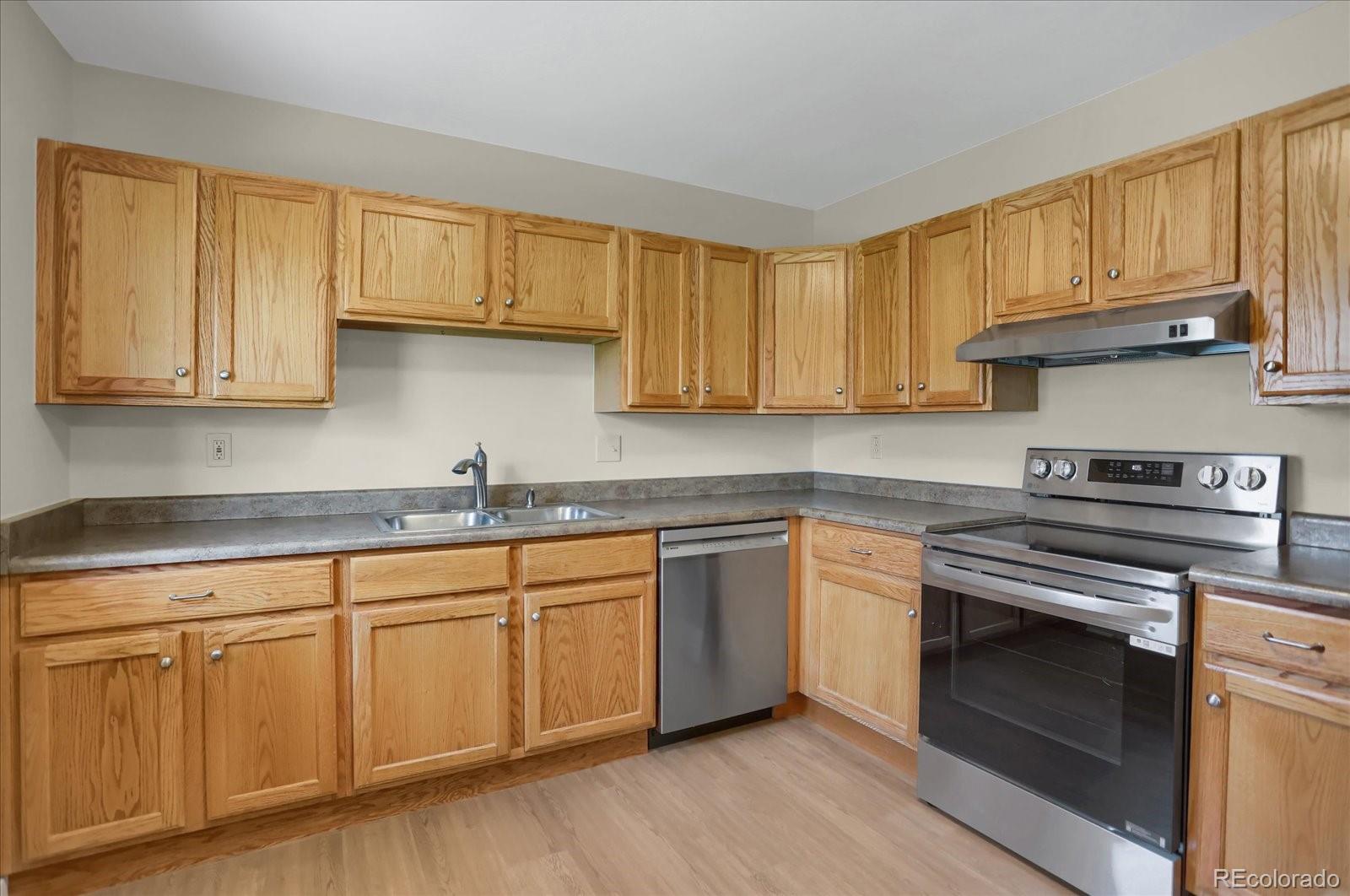 MLS Image #9 for 3070 s roslyn street,denver, Colorado