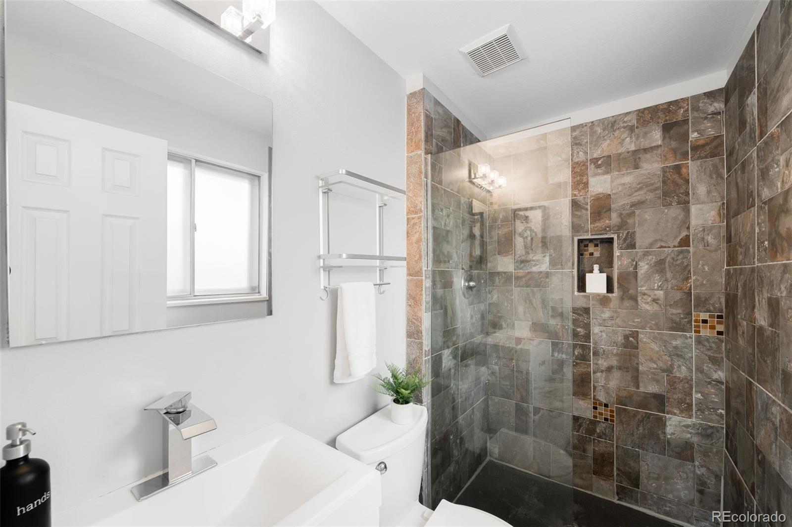 MLS Image #13 for 6960 e wyoming place,denver, Colorado