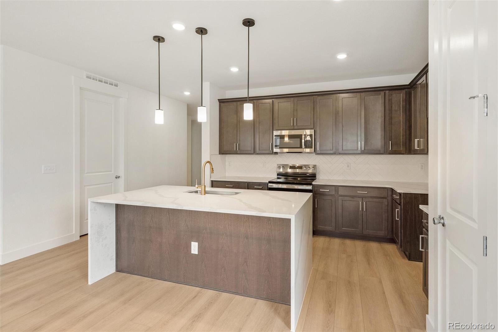 MLS Image #10 for 20665 e 57th drive,aurora, Colorado
