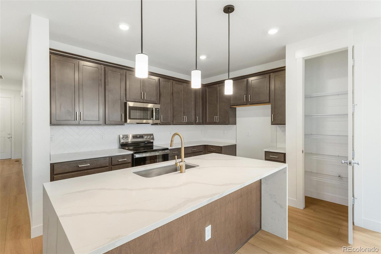 MLS Image #12 for 20665 e 57th drive,aurora, Colorado