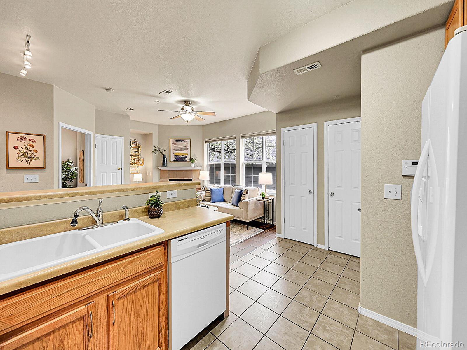 MLS Image #5 for 16366 e fremont avenue,aurora, Colorado