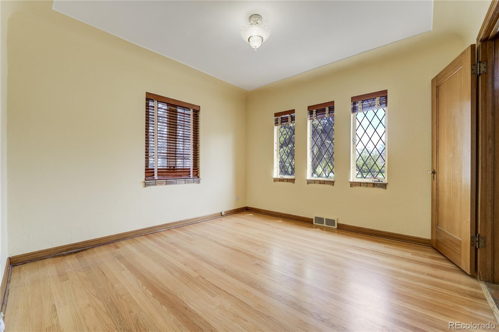 MLS Image #10 for 2285 n monaco parkway,denver, Colorado