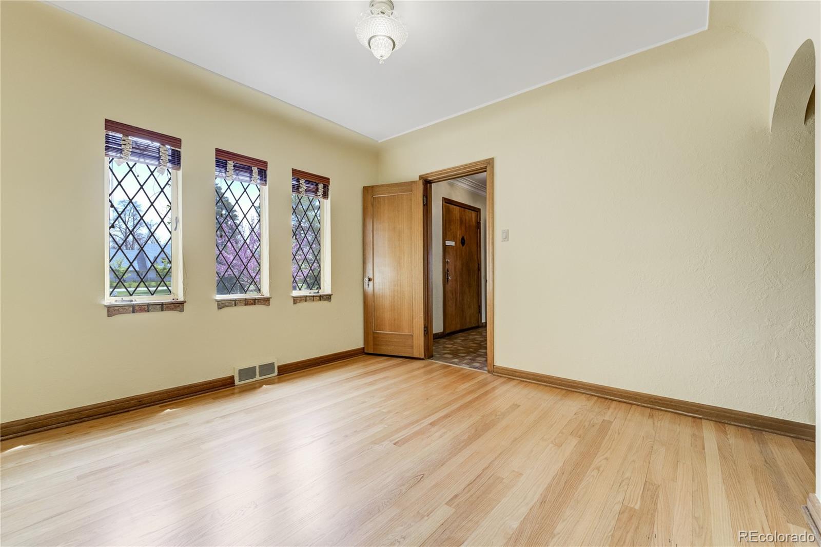 MLS Image #11 for 2285 n monaco parkway,denver, Colorado
