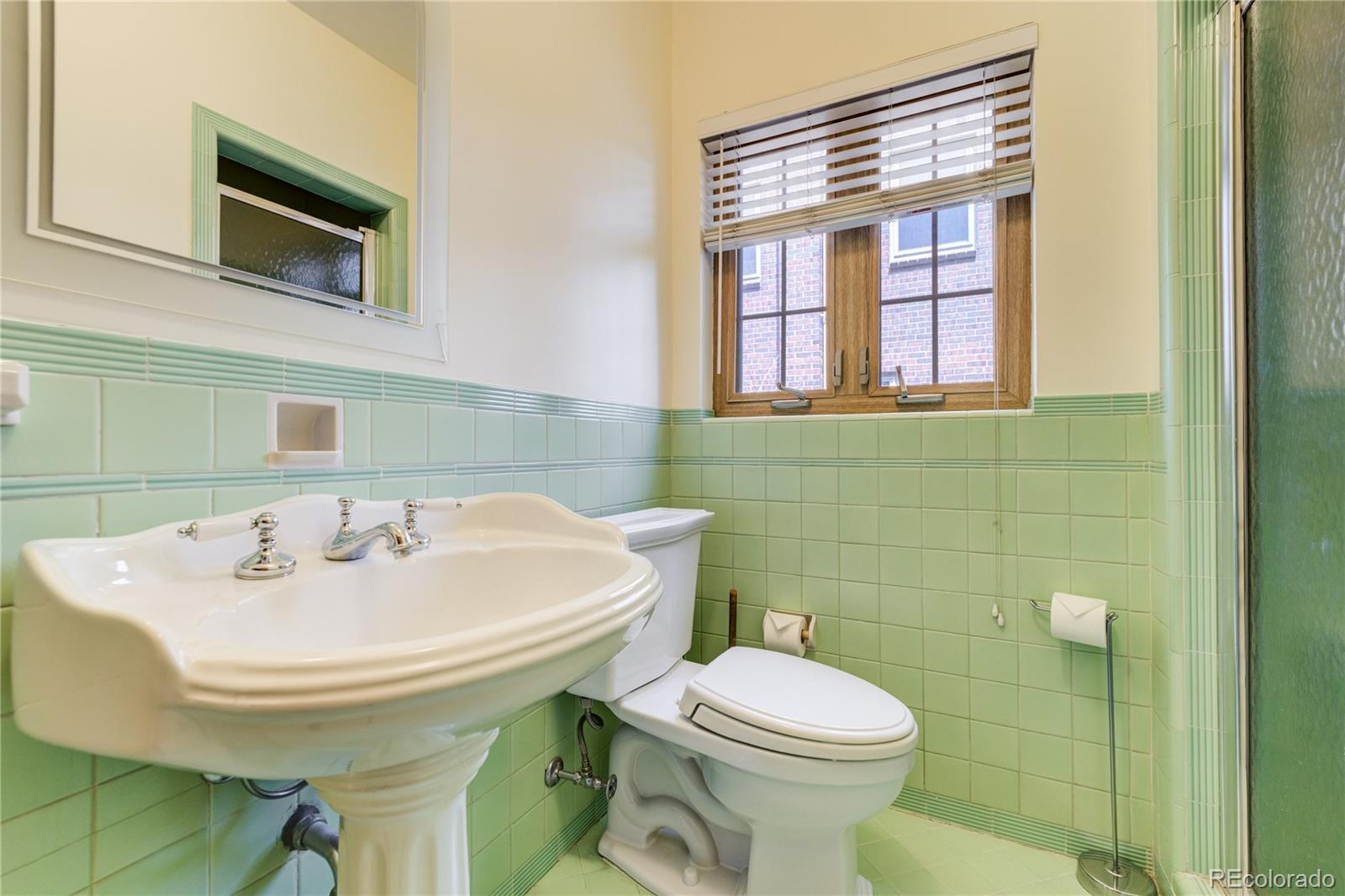 MLS Image #14 for 2285 n monaco parkway,denver, Colorado