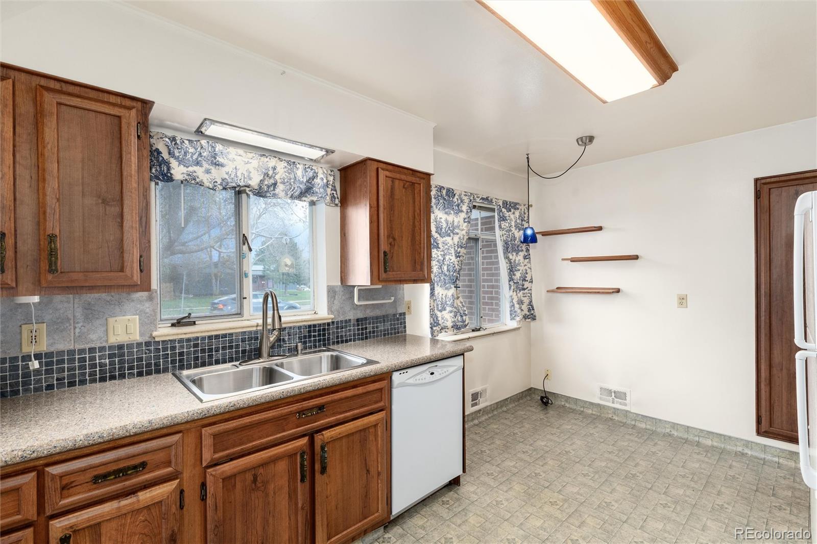 MLS Image #11 for 5582 e colorado avenue,denver, Colorado