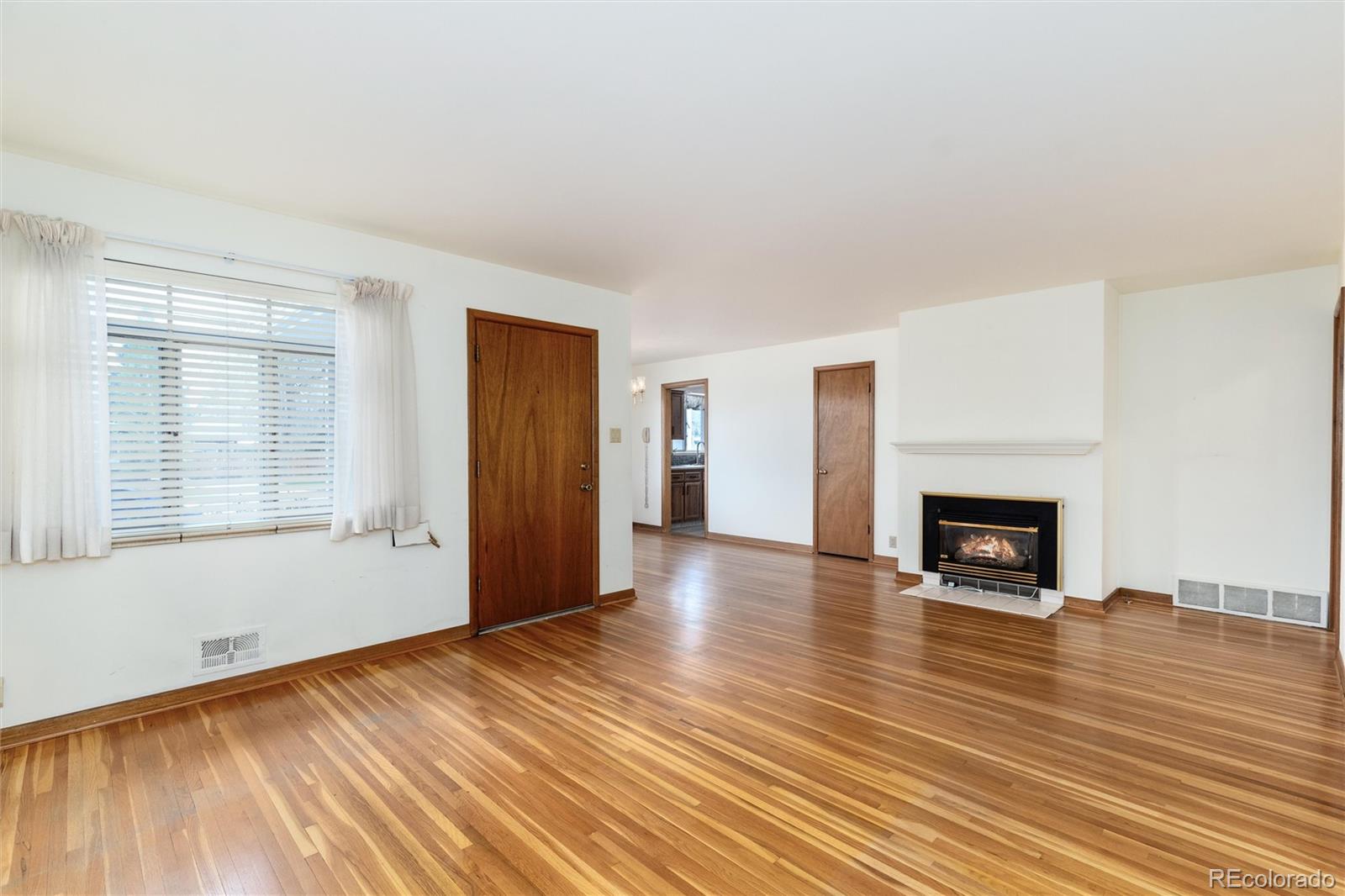 MLS Image #4 for 5582 e colorado avenue,denver, Colorado