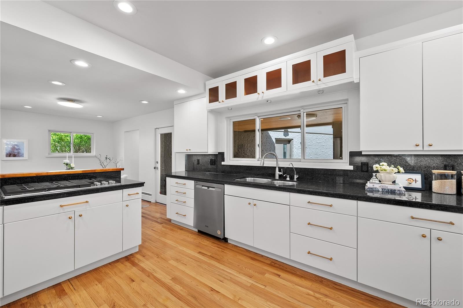 MLS Image #7 for 970 s steele street,denver, Colorado
