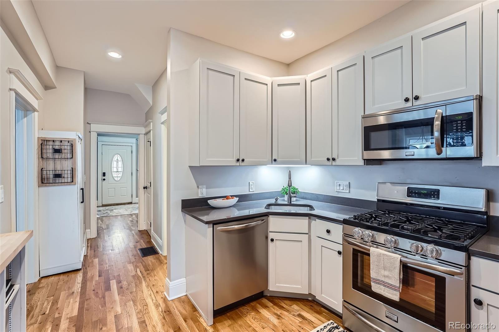 MLS Image #11 for 930 s pennsylvania street,denver, Colorado