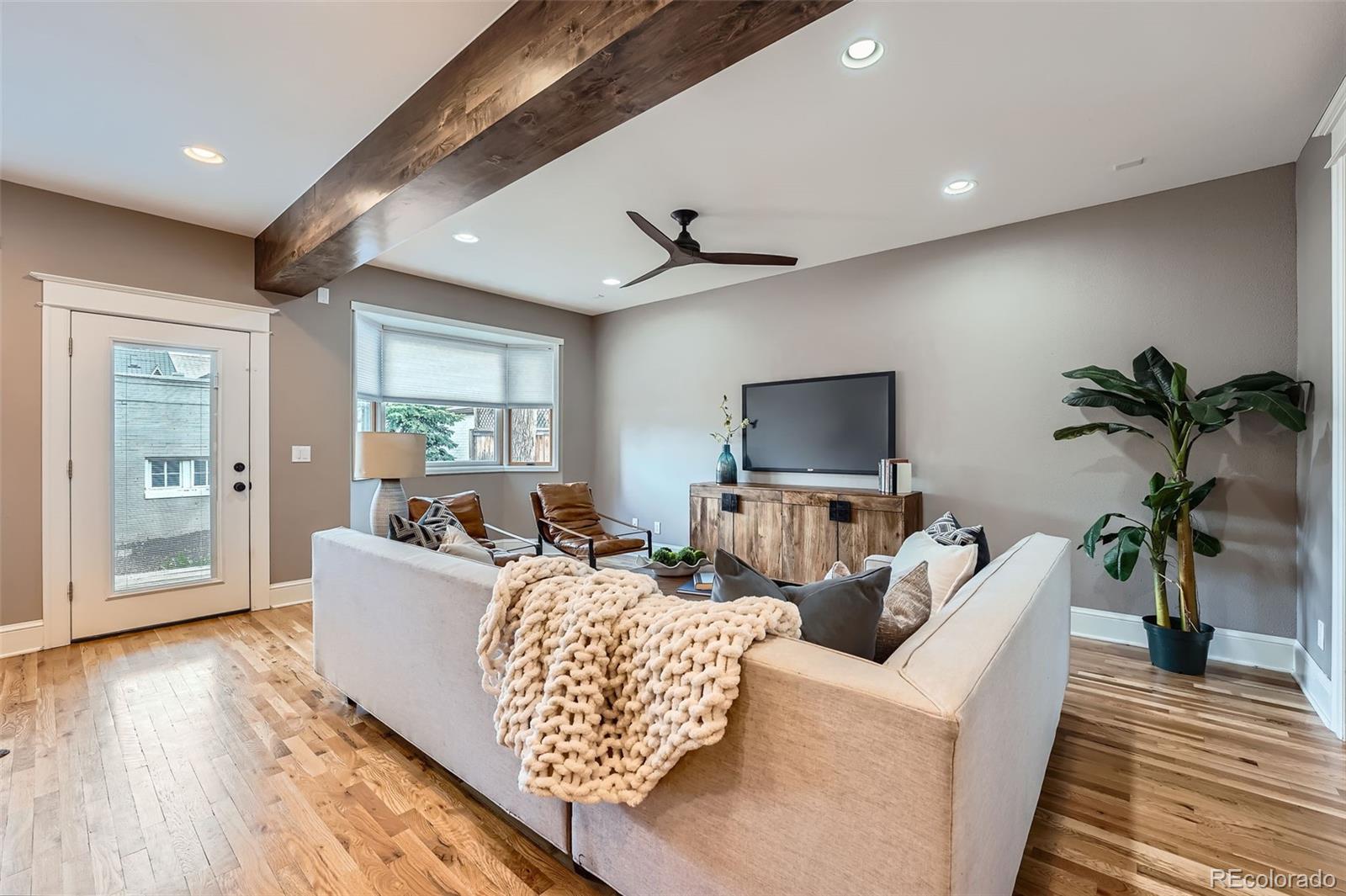 MLS Image #15 for 930 s pennsylvania street,denver, Colorado