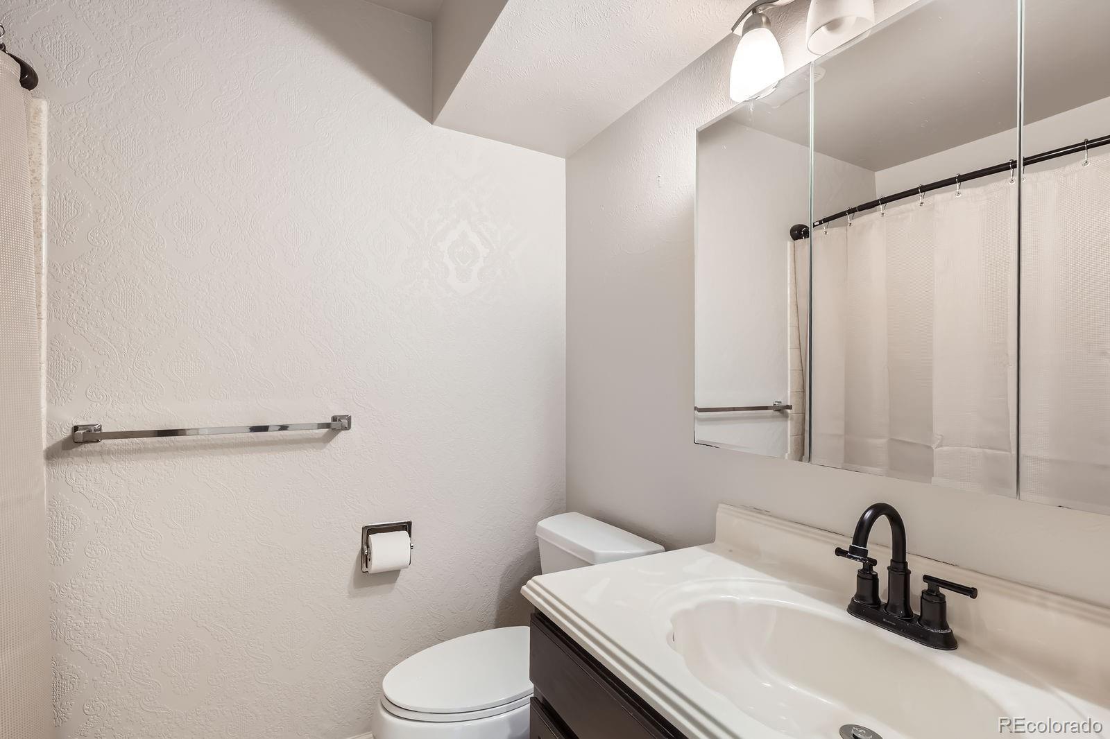 MLS Image #19 for 2221 s arbutus court,lakewood, Colorado