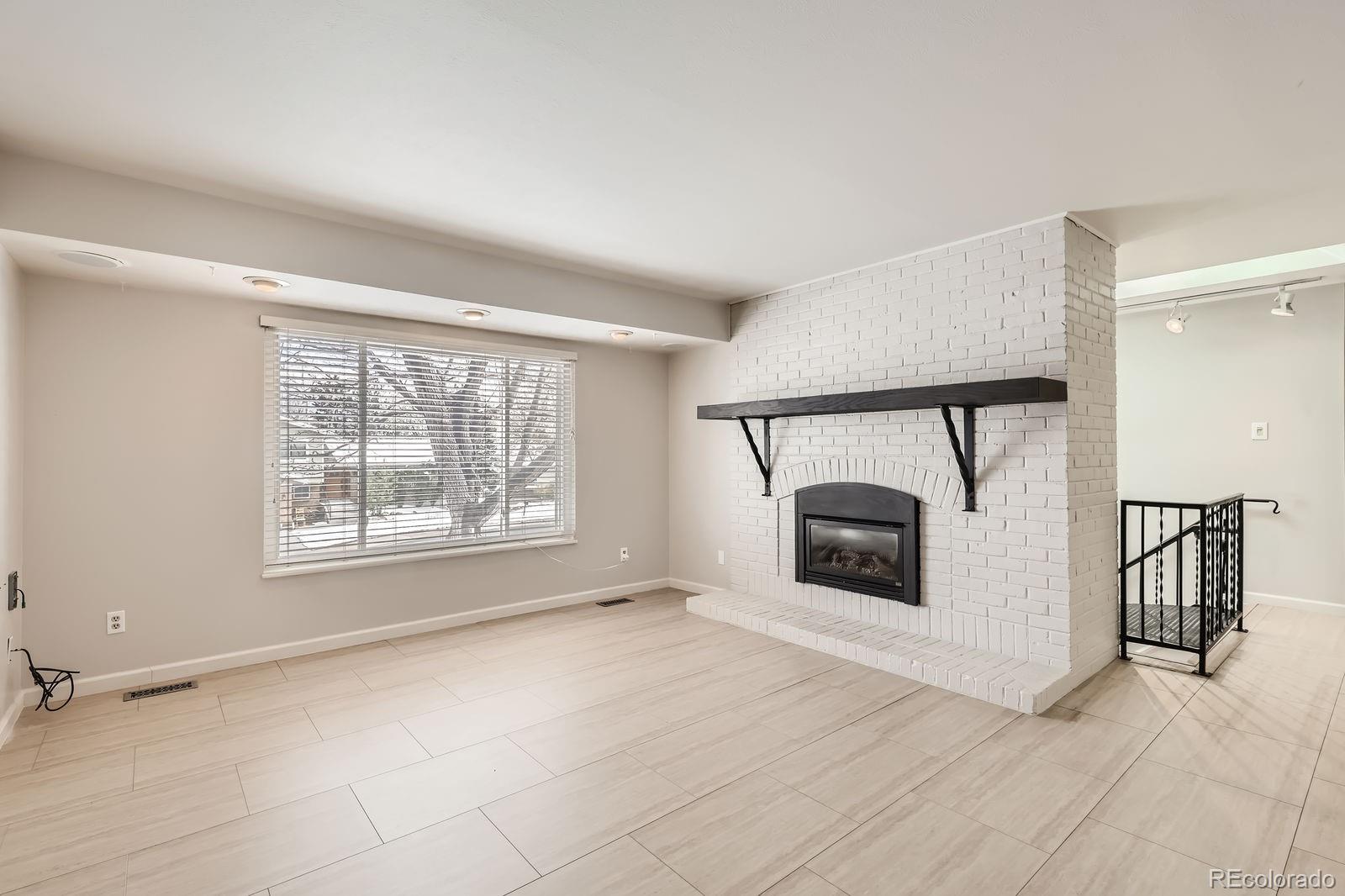 MLS Image #3 for 2221 s arbutus court,lakewood, Colorado
