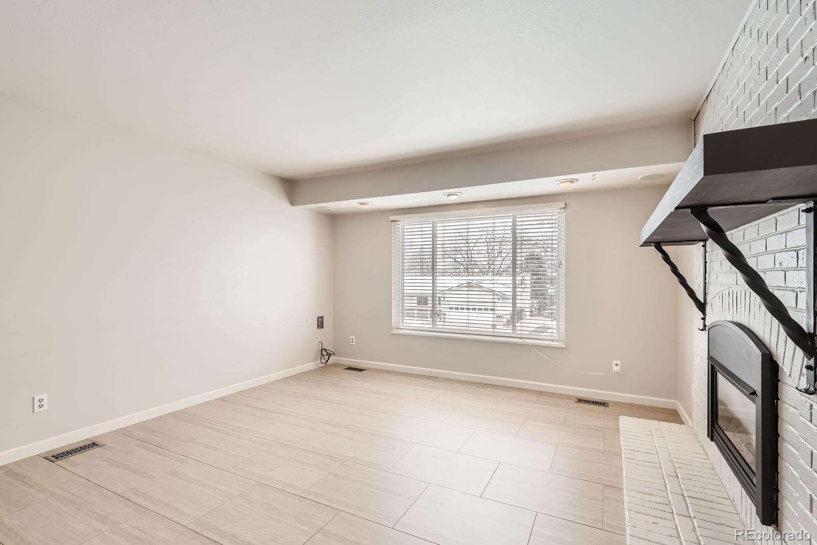 MLS Image #4 for 2221 s arbutus court,lakewood, Colorado