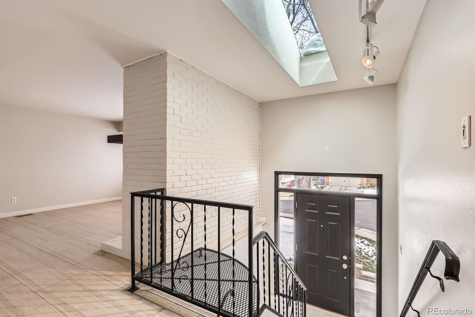 MLS Image #5 for 2221 s arbutus court,lakewood, Colorado
