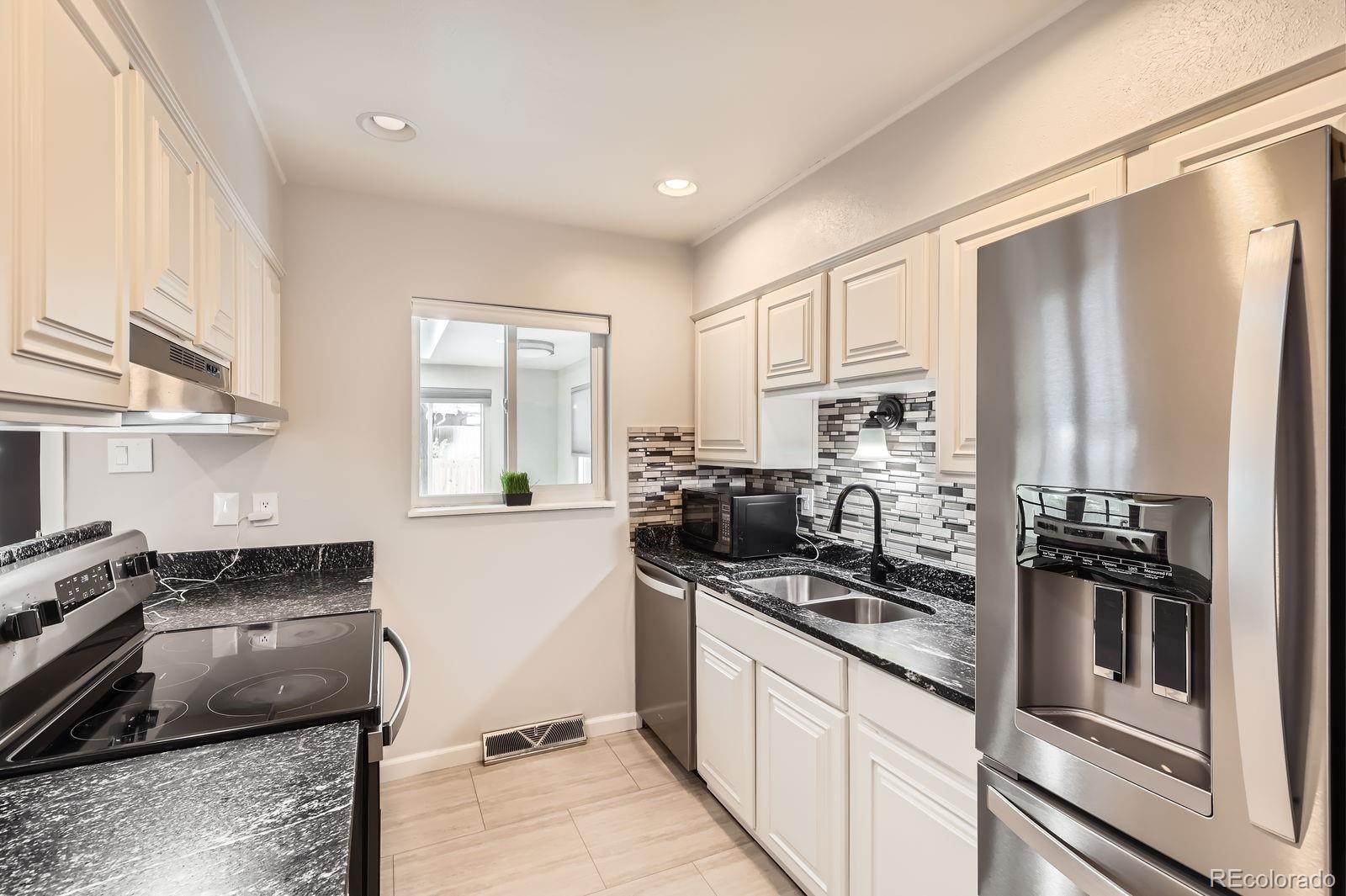 MLS Image #6 for 2221 s arbutus court,lakewood, Colorado