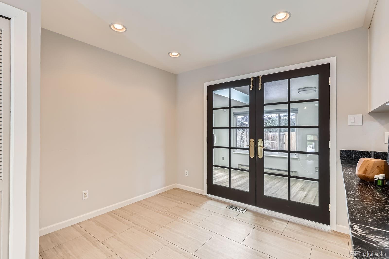 MLS Image #9 for 2221 s arbutus court,lakewood, Colorado
