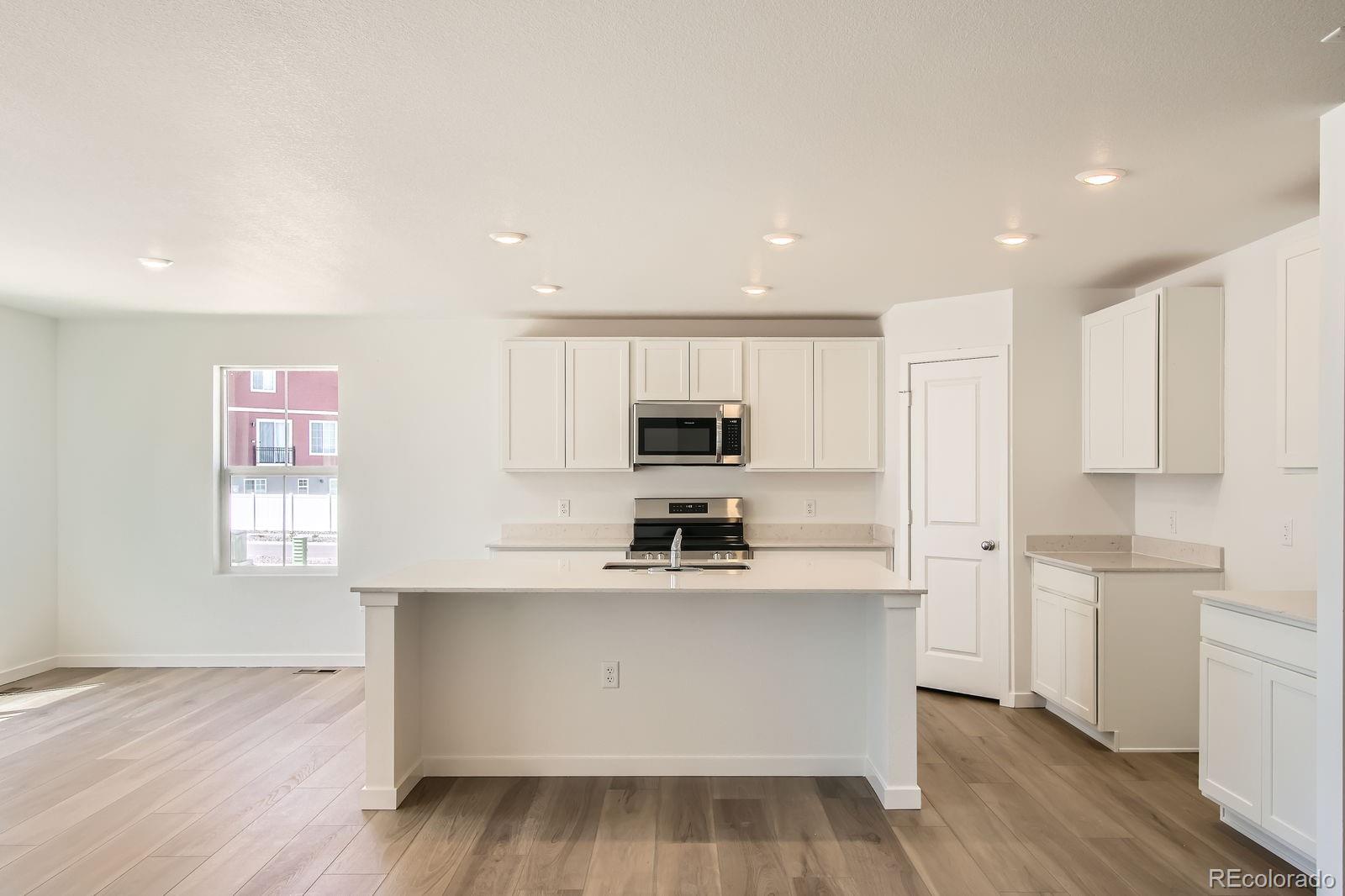 MLS Image #3 for 21964 e 39th avenue,aurora, Colorado