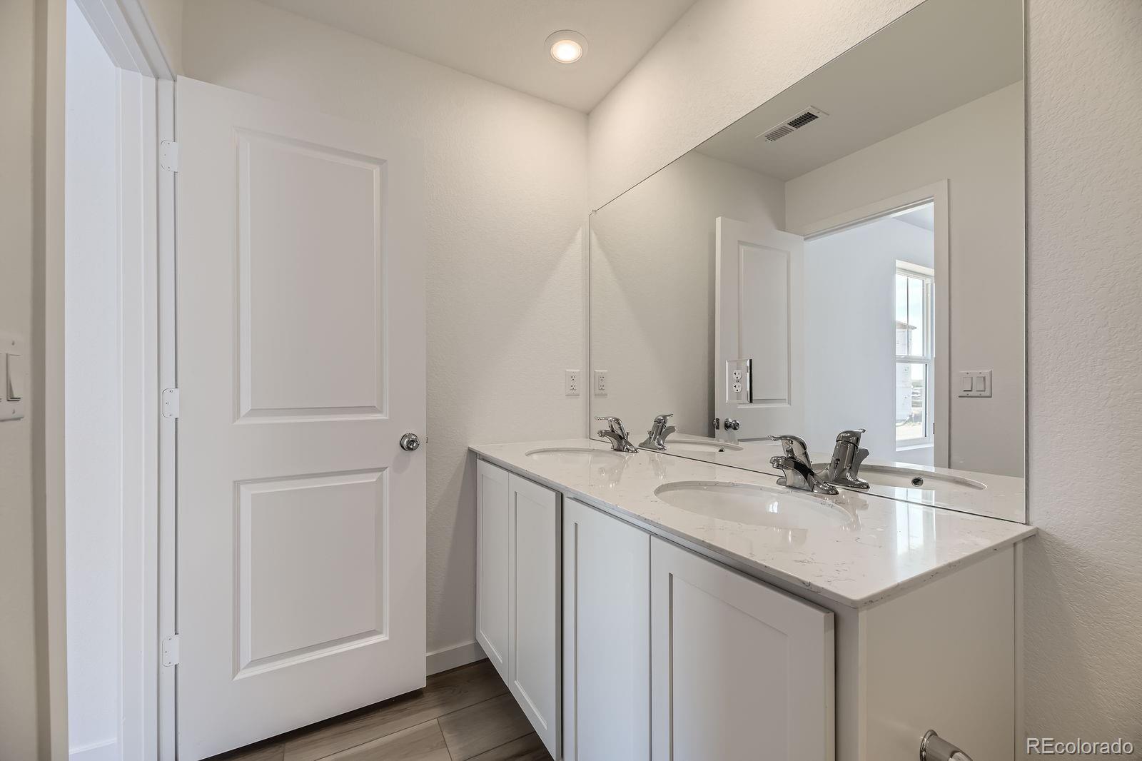 MLS Image #8 for 21994 e 39th avenue,aurora, Colorado
