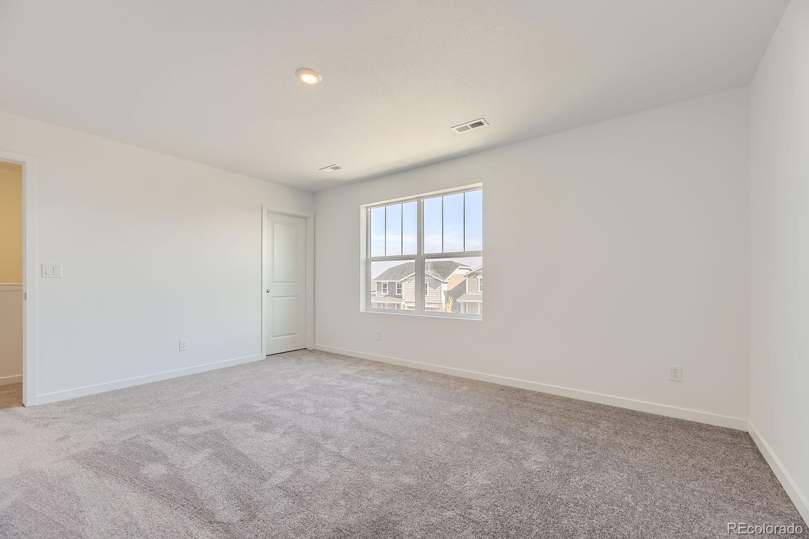 MLS Image #9 for 21994 e 39th avenue,aurora, Colorado