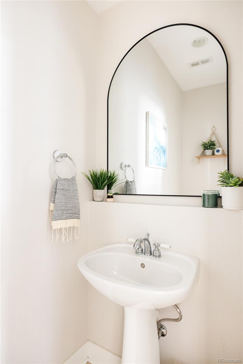 MLS Image #16 for 7382 e 8th place,denver, Colorado