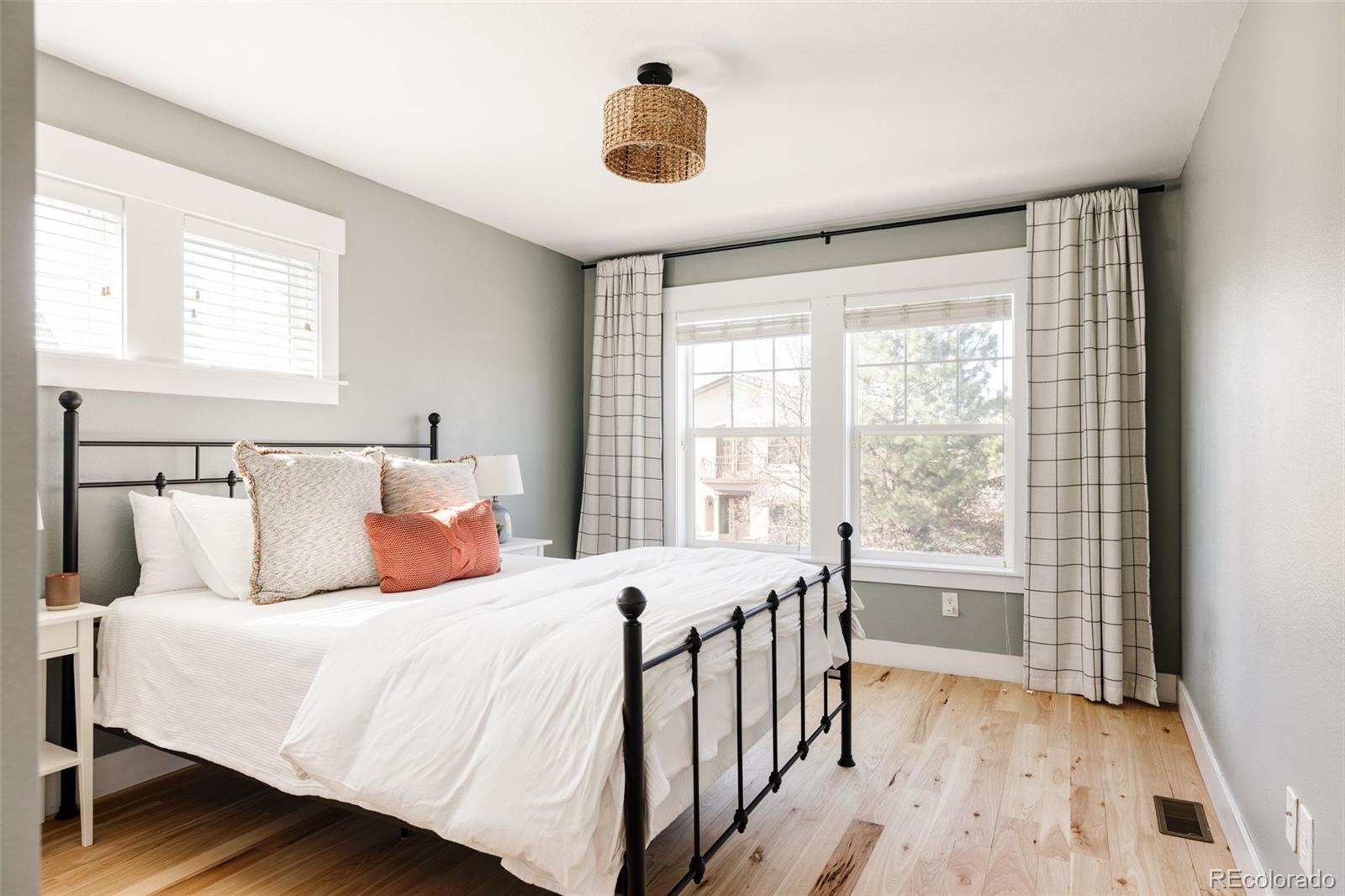 MLS Image #28 for 7382 e 8th place,denver, Colorado