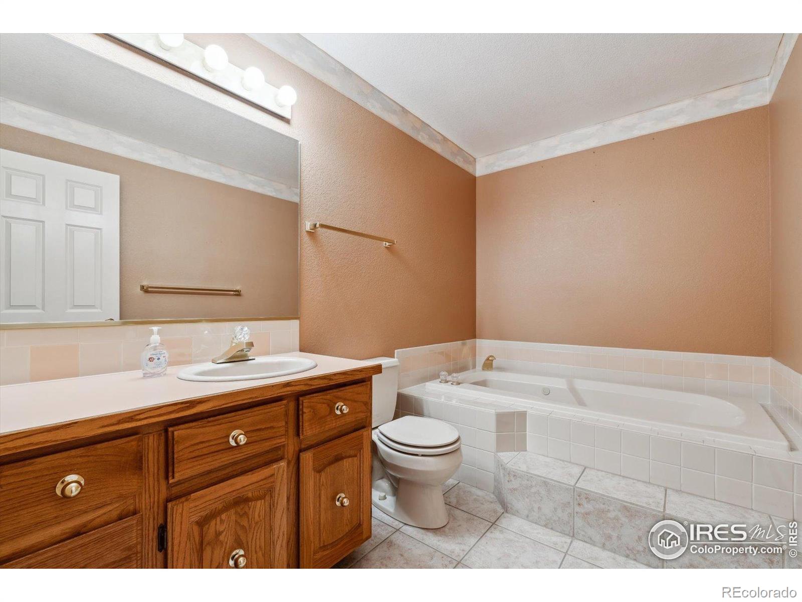 MLS Image #14 for 2010  46th avenue,greeley, Colorado