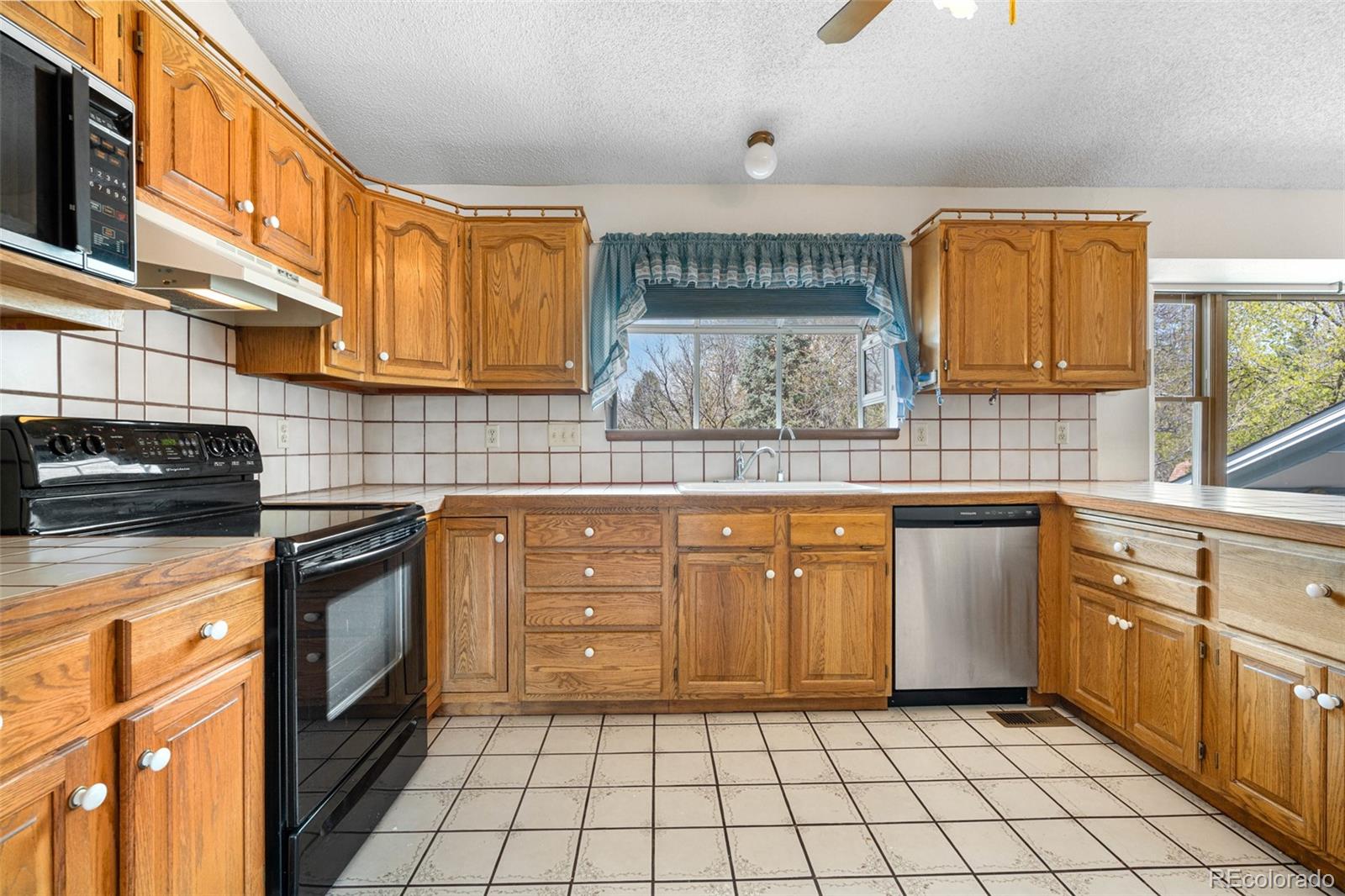 MLS Image #6 for 835 s geneva street,aurora, Colorado