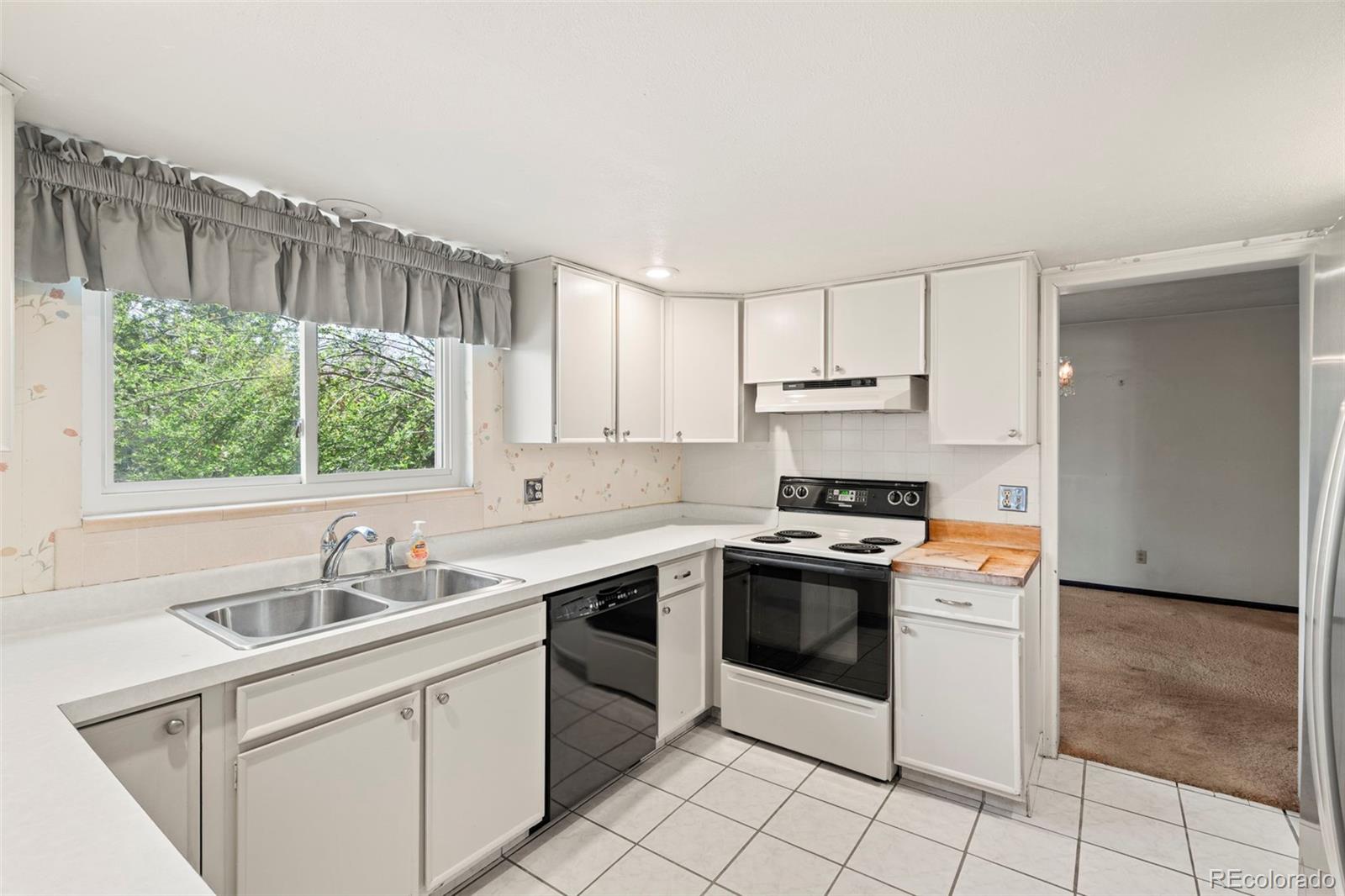 MLS Image #7 for 9004 e floyd avenue,denver, Colorado