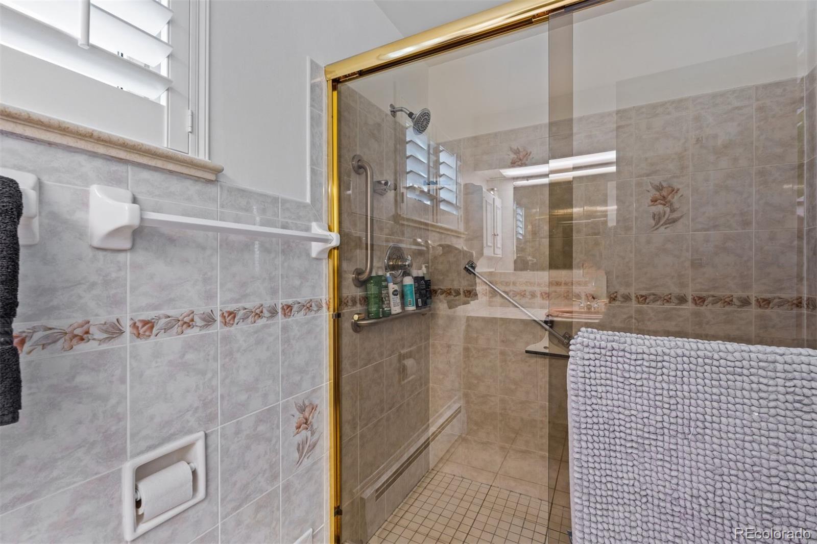 MLS Image #18 for 3844 s elm street,denver, Colorado