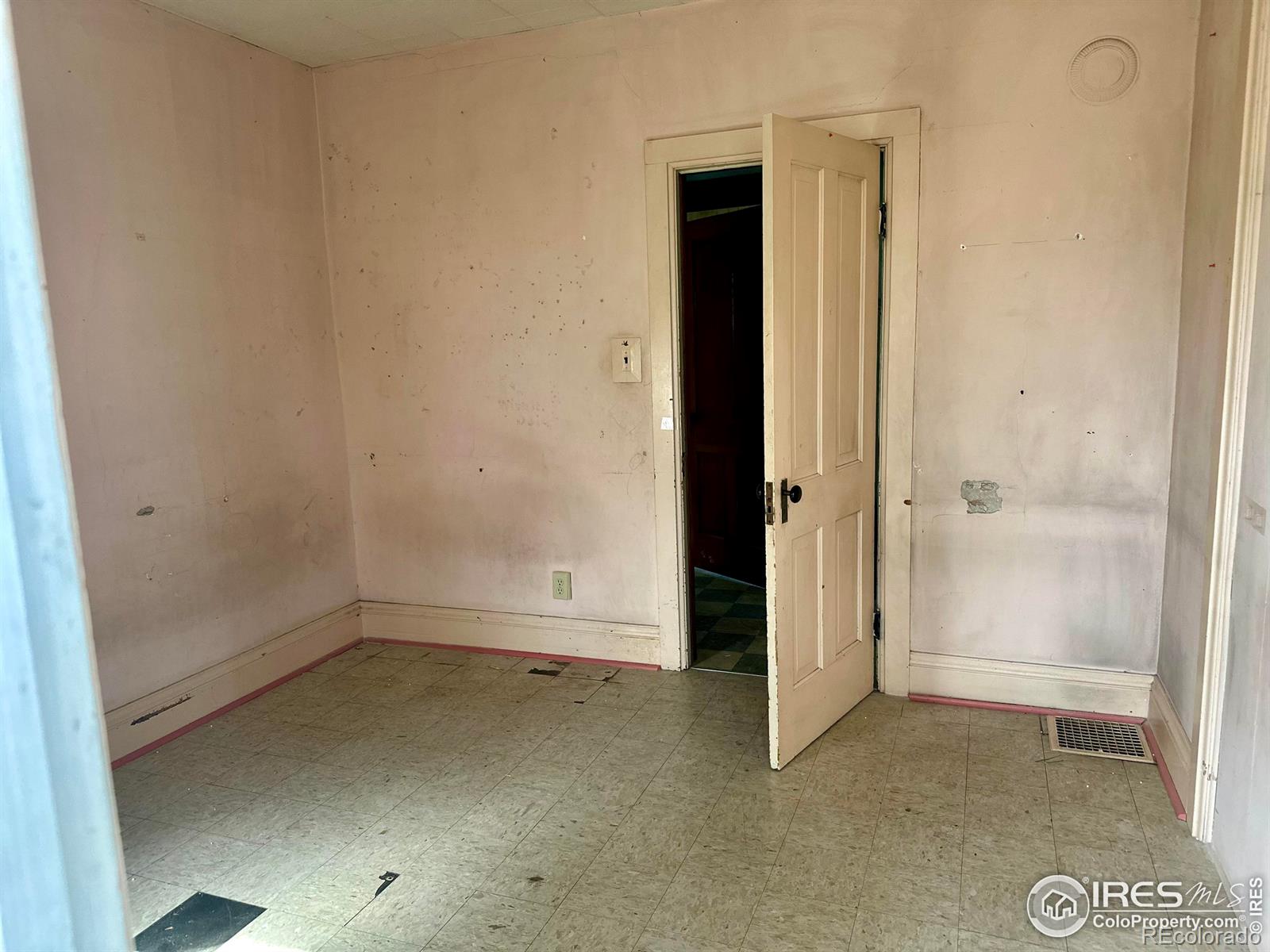MLS Image #21 for 525  gay street,longmont, Colorado