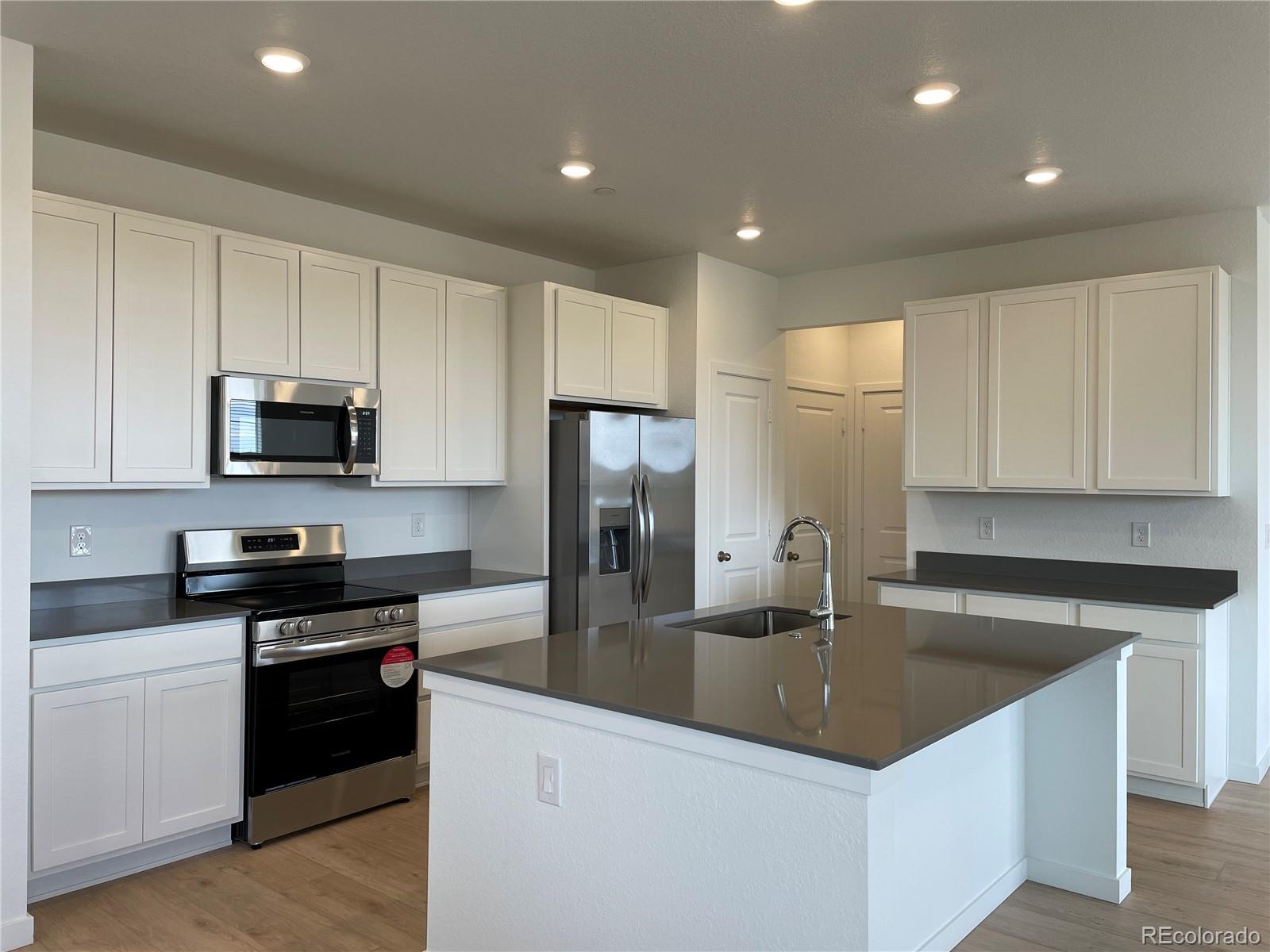 CMA Image for 597  nightsky street,Erie, Colorado