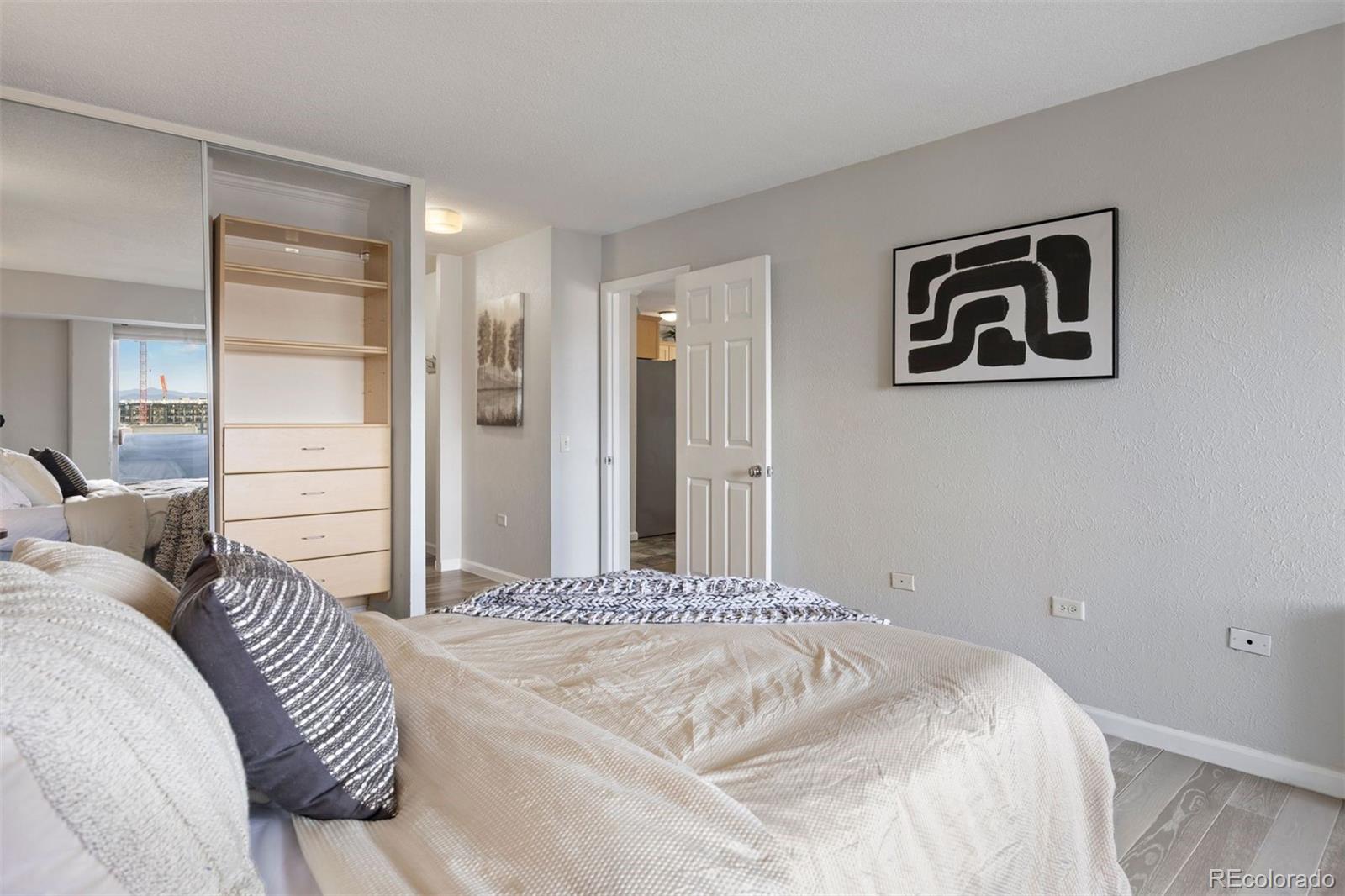 MLS Image #13 for 909 n logan street,denver, Colorado