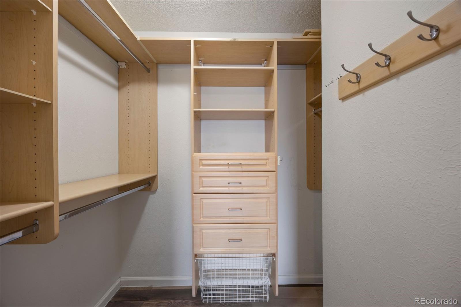 MLS Image #15 for 909 n logan street,denver, Colorado