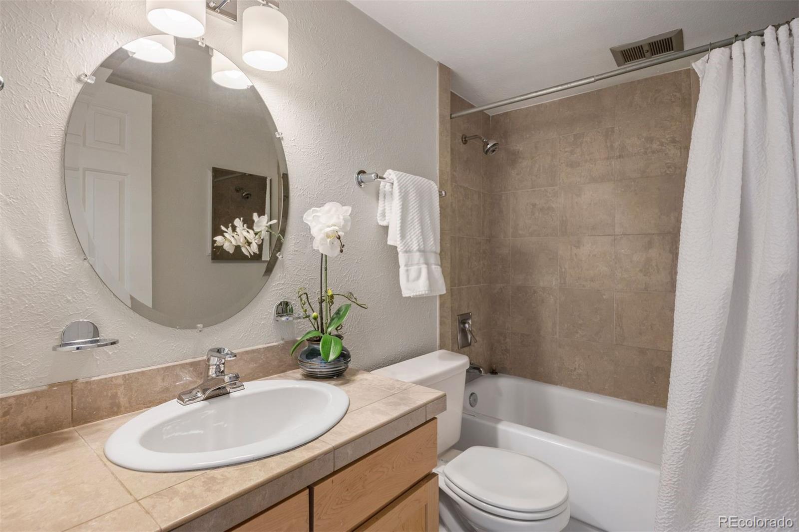 MLS Image #18 for 909 n logan street,denver, Colorado