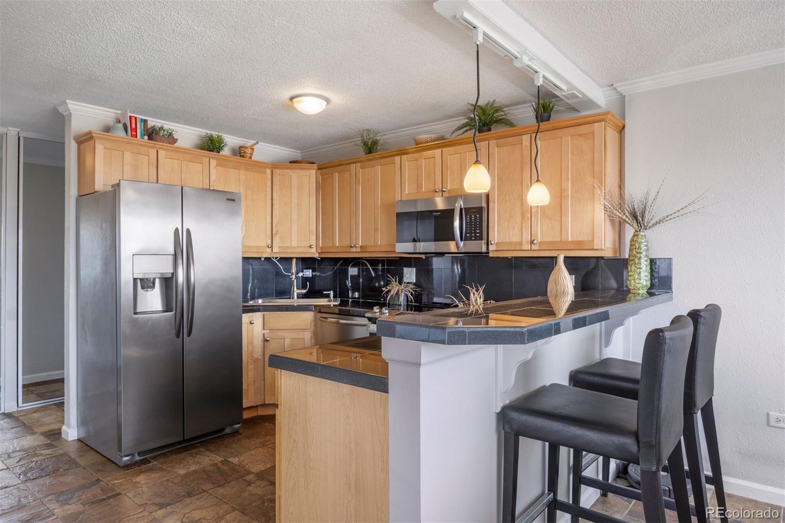 MLS Image #6 for 909 n logan street,denver, Colorado