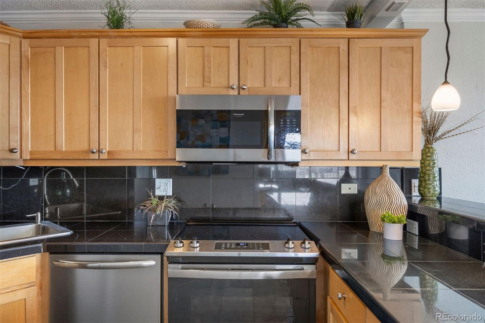MLS Image #7 for 909 n logan street,denver, Colorado