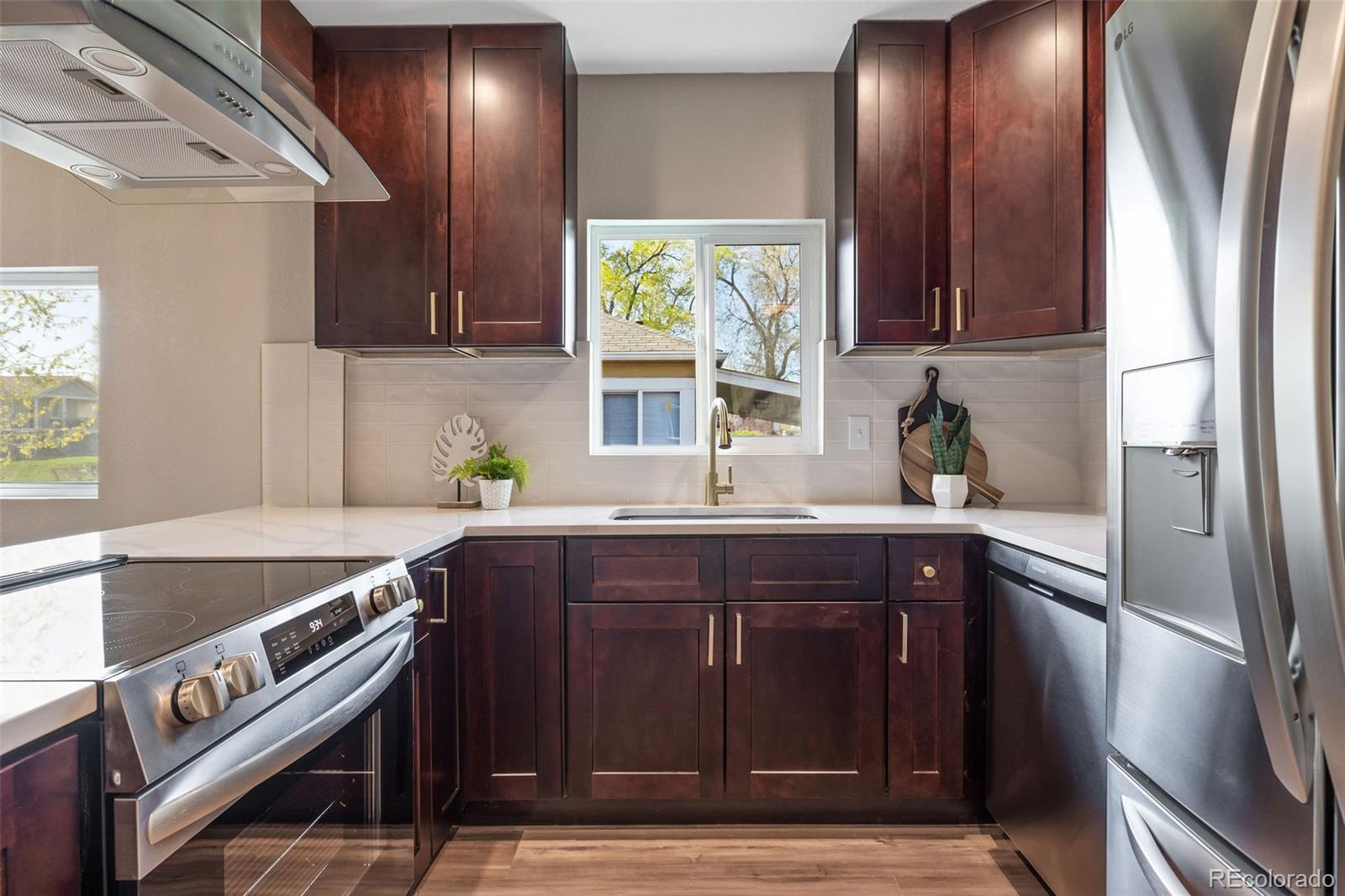 MLS Image #11 for 15  hazel court,denver, Colorado